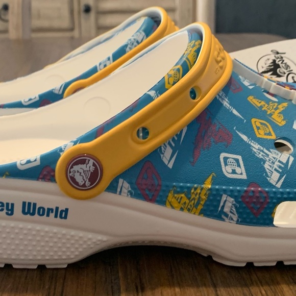 2022 WDW 50th Anniversary The Vault Castle Adult Clogs Crocs Size W11 M9 - Picture 10 of 11